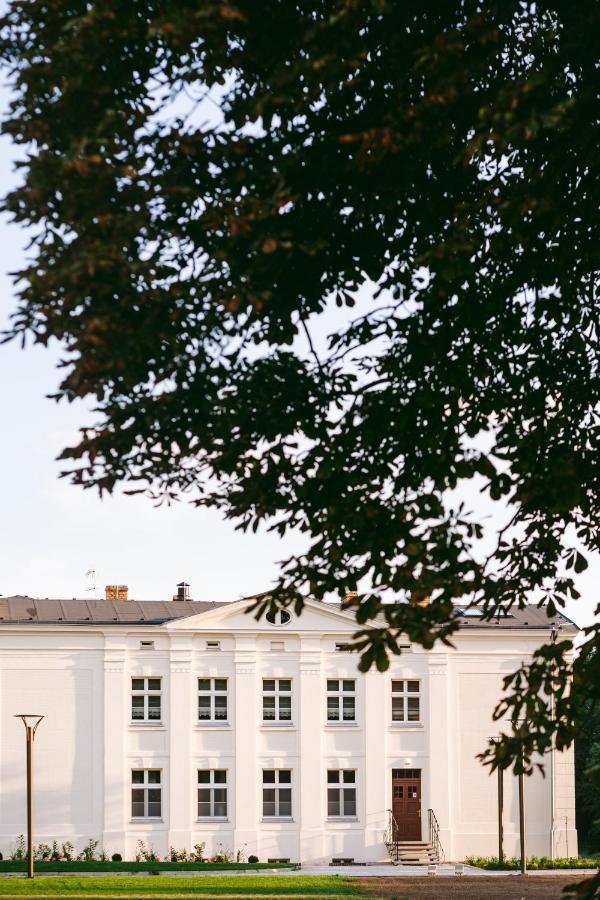 Kasztanowy Palac Swadzim ภายนอก รูปภาพ